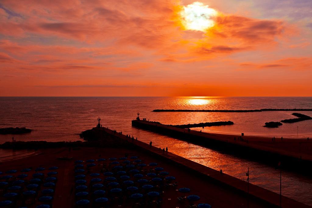 Hotel Levante Bellaria-Igea Marina Esterno foto